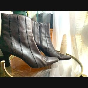 Beautiful Brown Vintage Booties